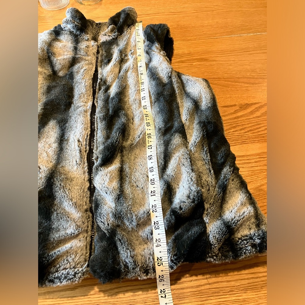 KC Collections Reversible Vest, Sz. XL, Black w/ Gray Black Faux Fur - Picture 11 of 11